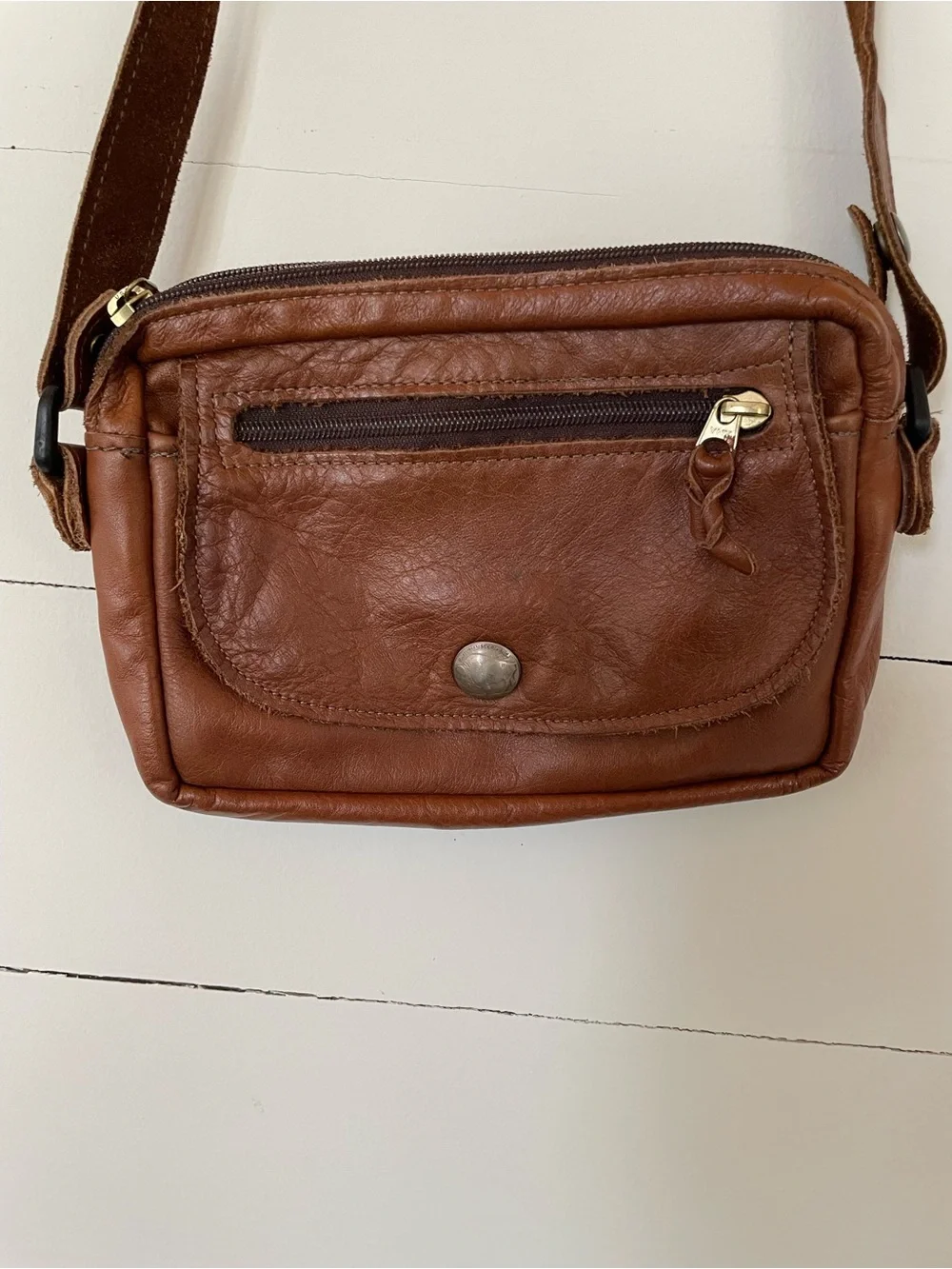 Down Home Brown Leather Pouch With Three Compartments and Adjustable Strap - Picture 2 of 8